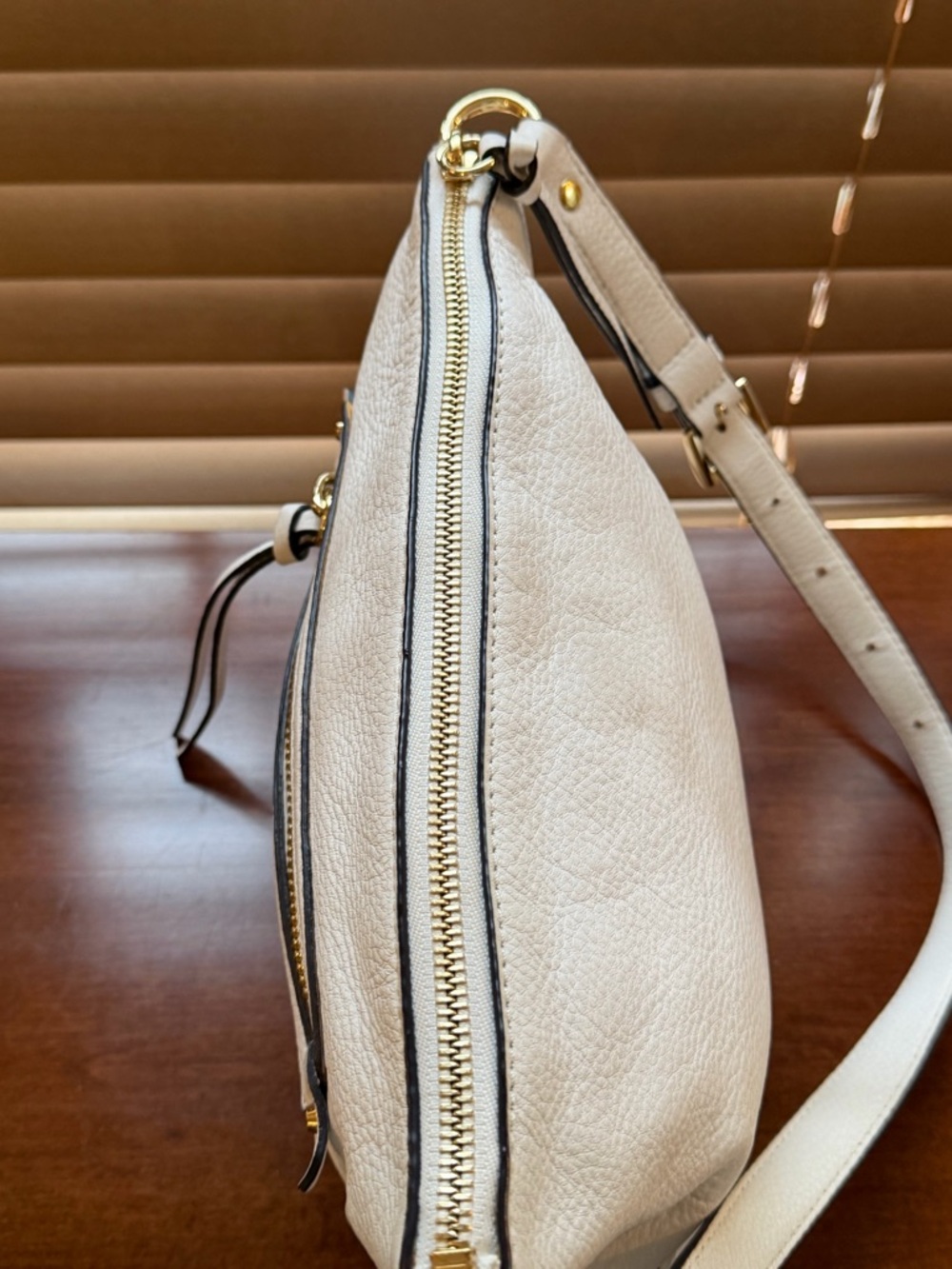 Michael Kors Pebbled Leather Crossbody Ivory Cream Gold Zip Shoulder Bag - Picture 5 of 12